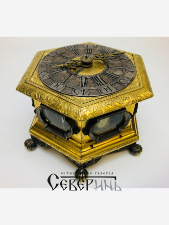 Горизонтальные настольные часы. Черепаха 1710-20.г. Лондон
